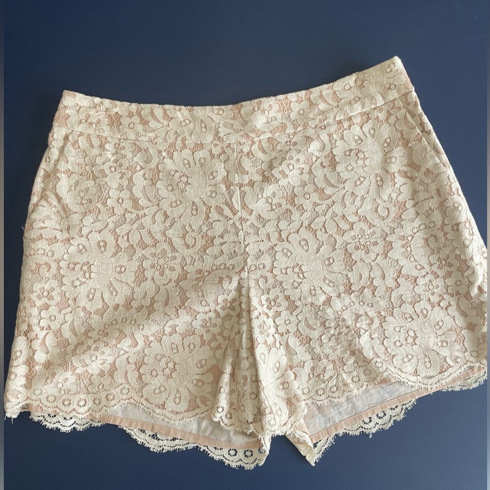 Like new, women’s shorts. Cartonnier size 6